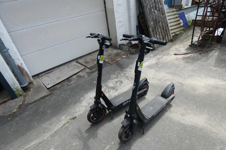 2x OKAI ES400A Profi E-Scooter